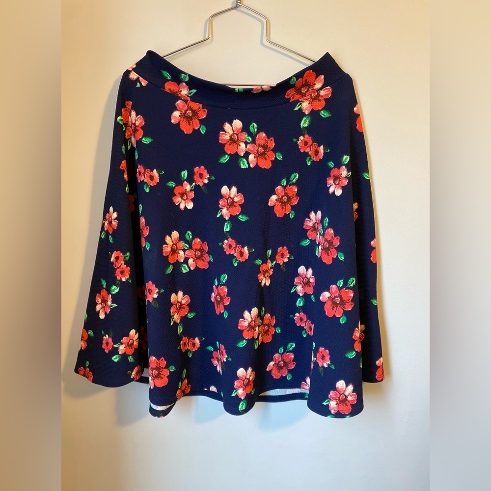 Plus size skirt. fits an XL-2XL. Very stretchy. Cute floral pattern.
